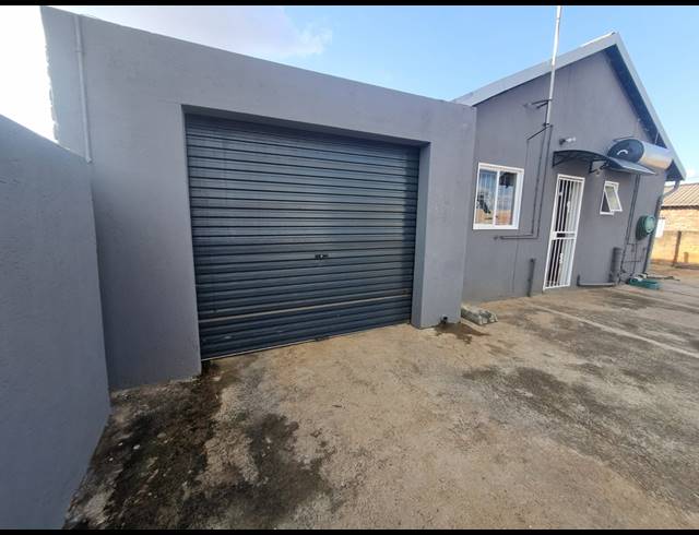 2 bed property for sale in LOTUS GARDENS